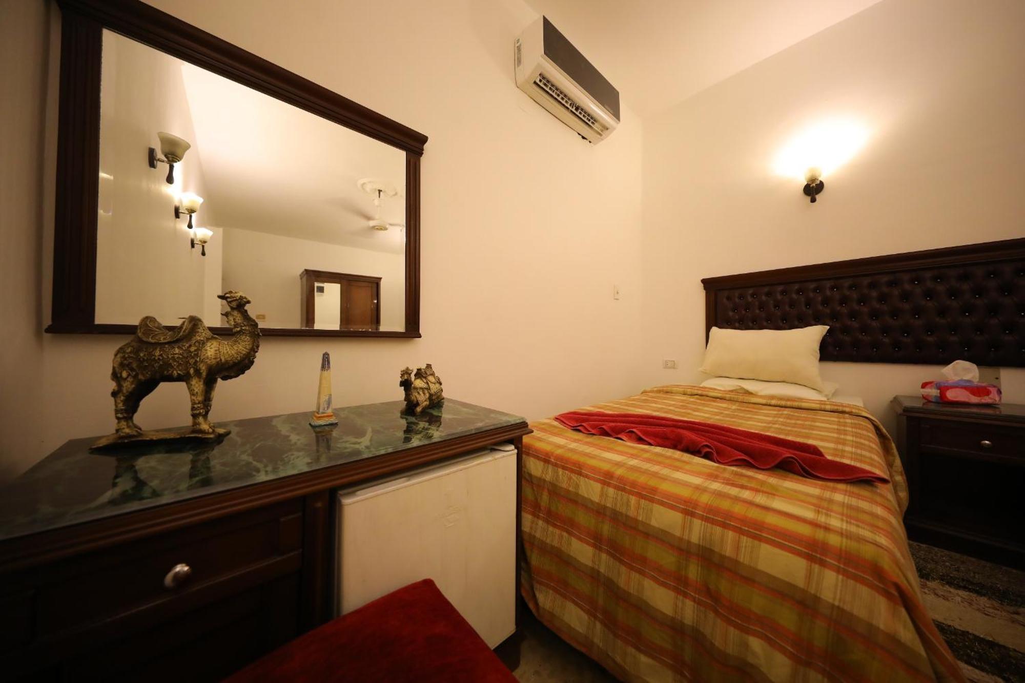 Pyramids Loft Guesthouse Cairo Room photo
